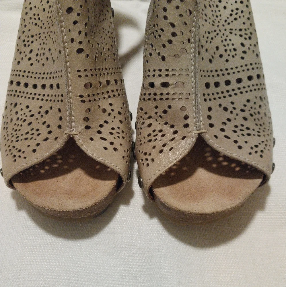 Pikolinos Banissa Tan and Cream Perforated Wedge Sling-Back Sandal